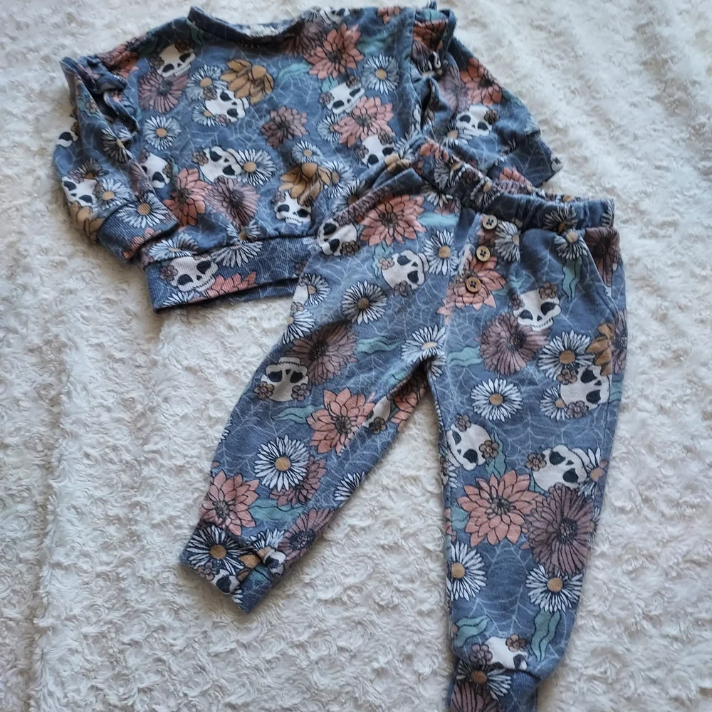 Jessica Simpson Girls Gray Floral Skull Two-Piece Set 18mo Quirky Whimsy